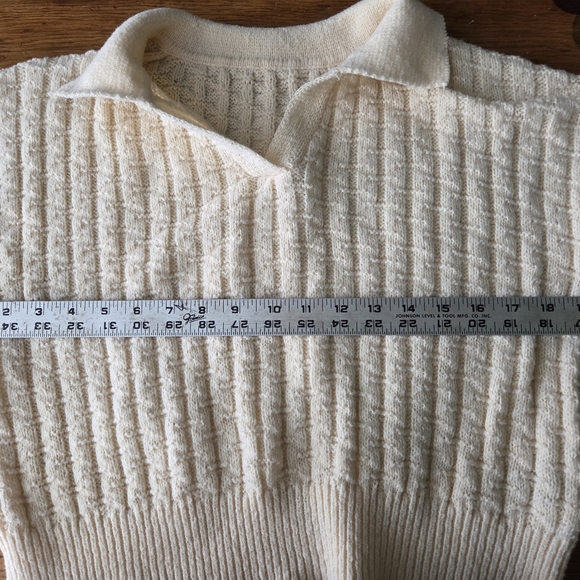 Cropped Knit Sweater - Picture 3 of 3